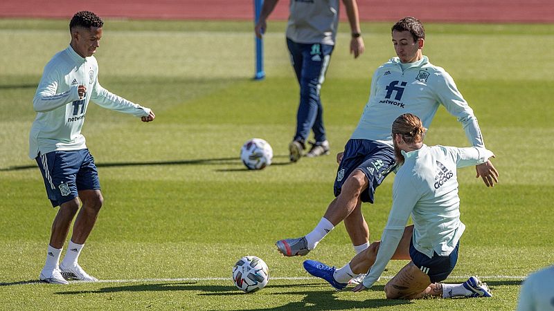 Oyarzabal entrena con el grupo y Reguilón, en el gimnasio por fuerte contusión