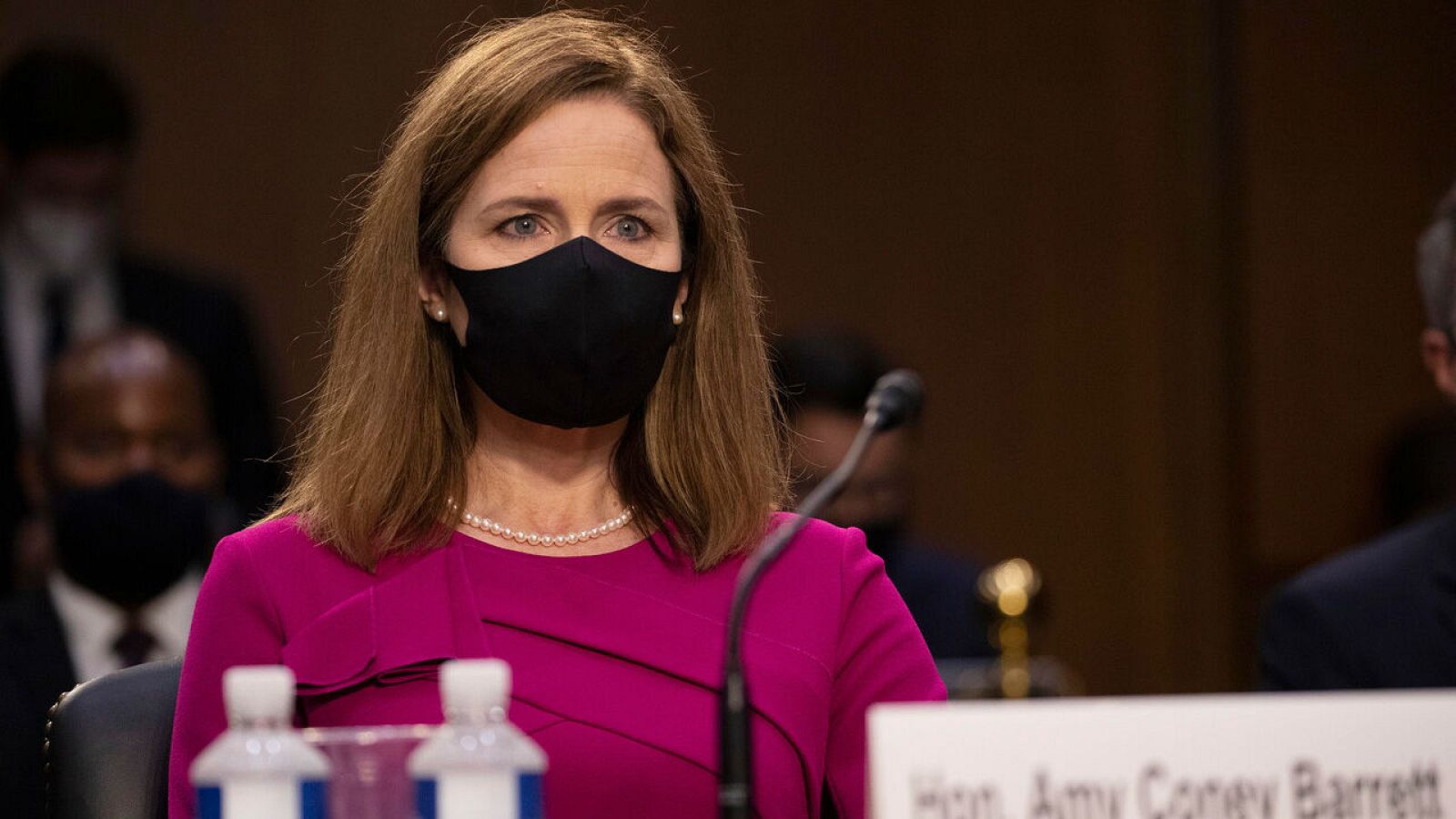 La juez designada por Trump para el Tribunal Supremo evita pronunciarse sobre el aborto, las armas y la religión