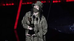 Billie Eilish sale en defensa del cuerpo de la mujer y responde a quienes critican su físico: "¿De verdad queréis volver al pasado?"