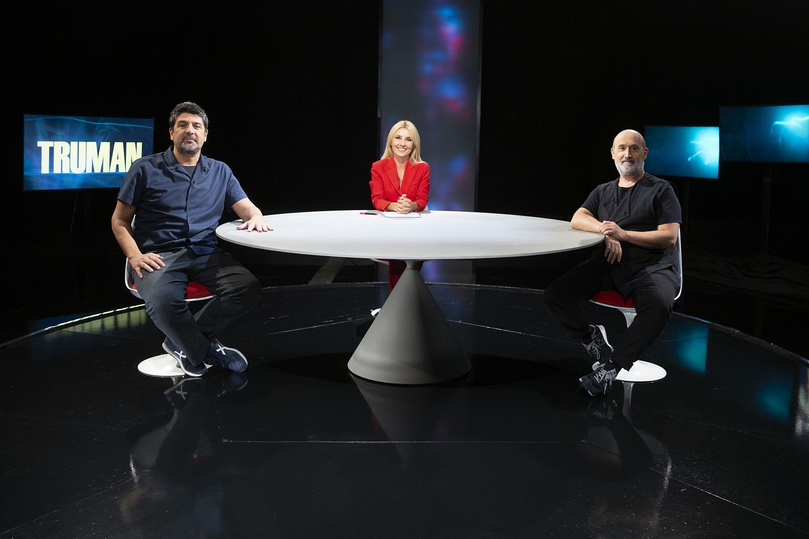 Cesc Gay, Cayetana Guillén Cuervo y Javier Cámara en 'Versión Española'