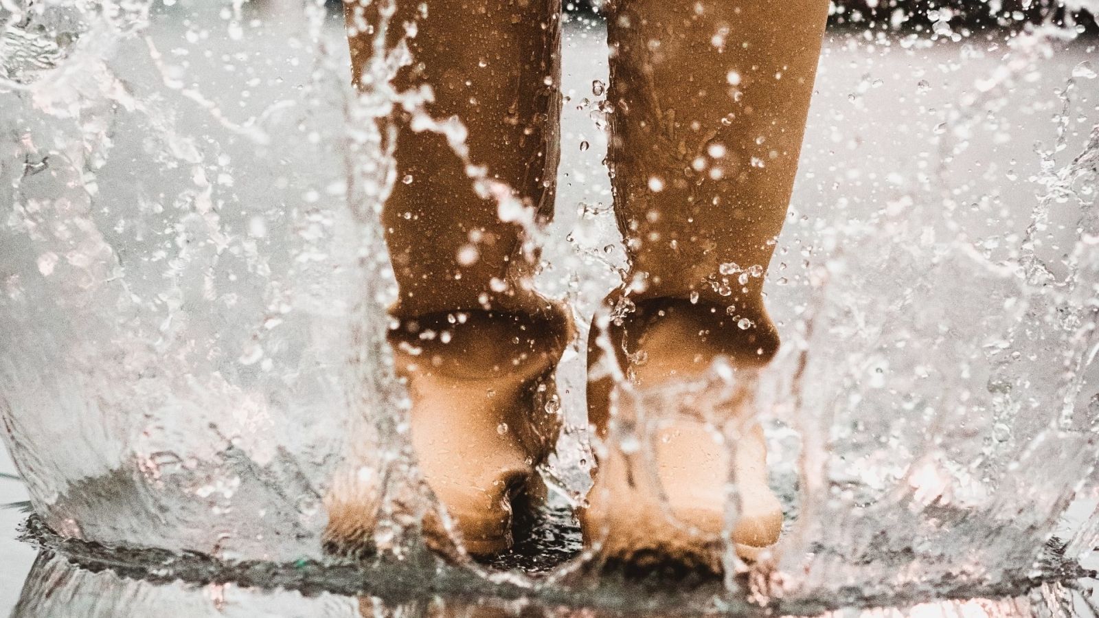 ctv-tuv-maxwell-kappel-vfdqvkezaec-unsplash-2-1horizontal-botas-agua