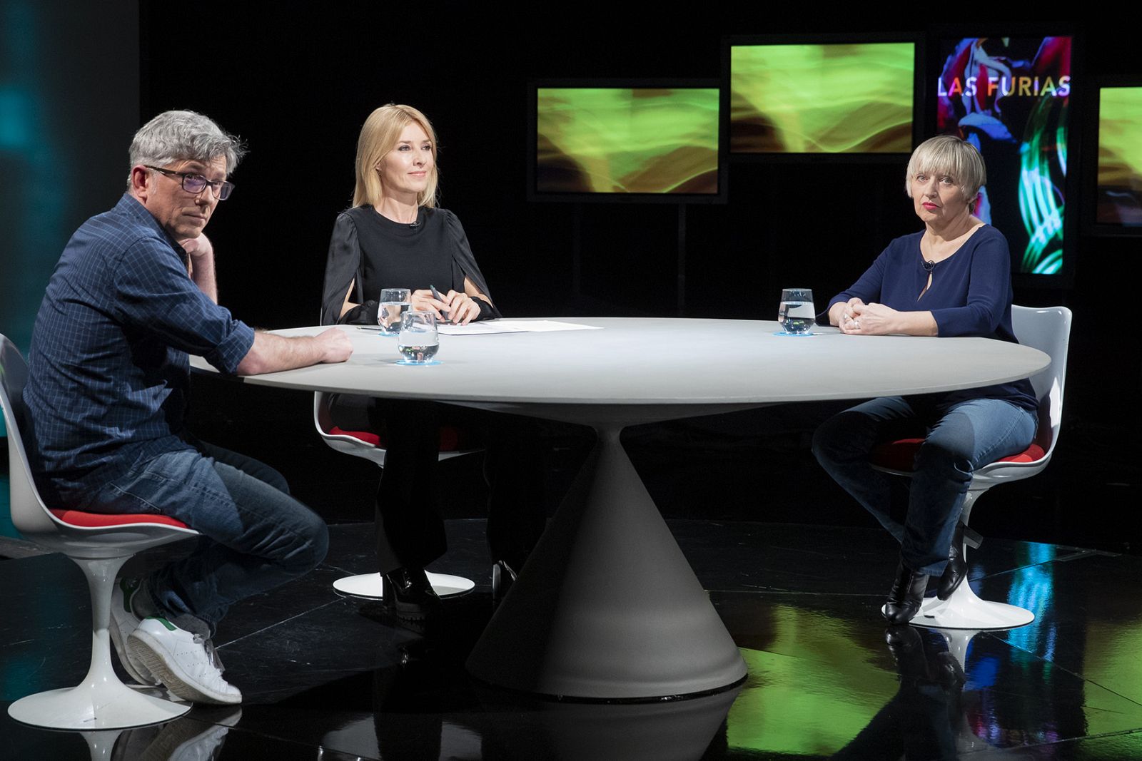 Cayetana Guillén Cuervo junto a Teresa Font y Nacho Ruiz Capillas en 'Versión Española'