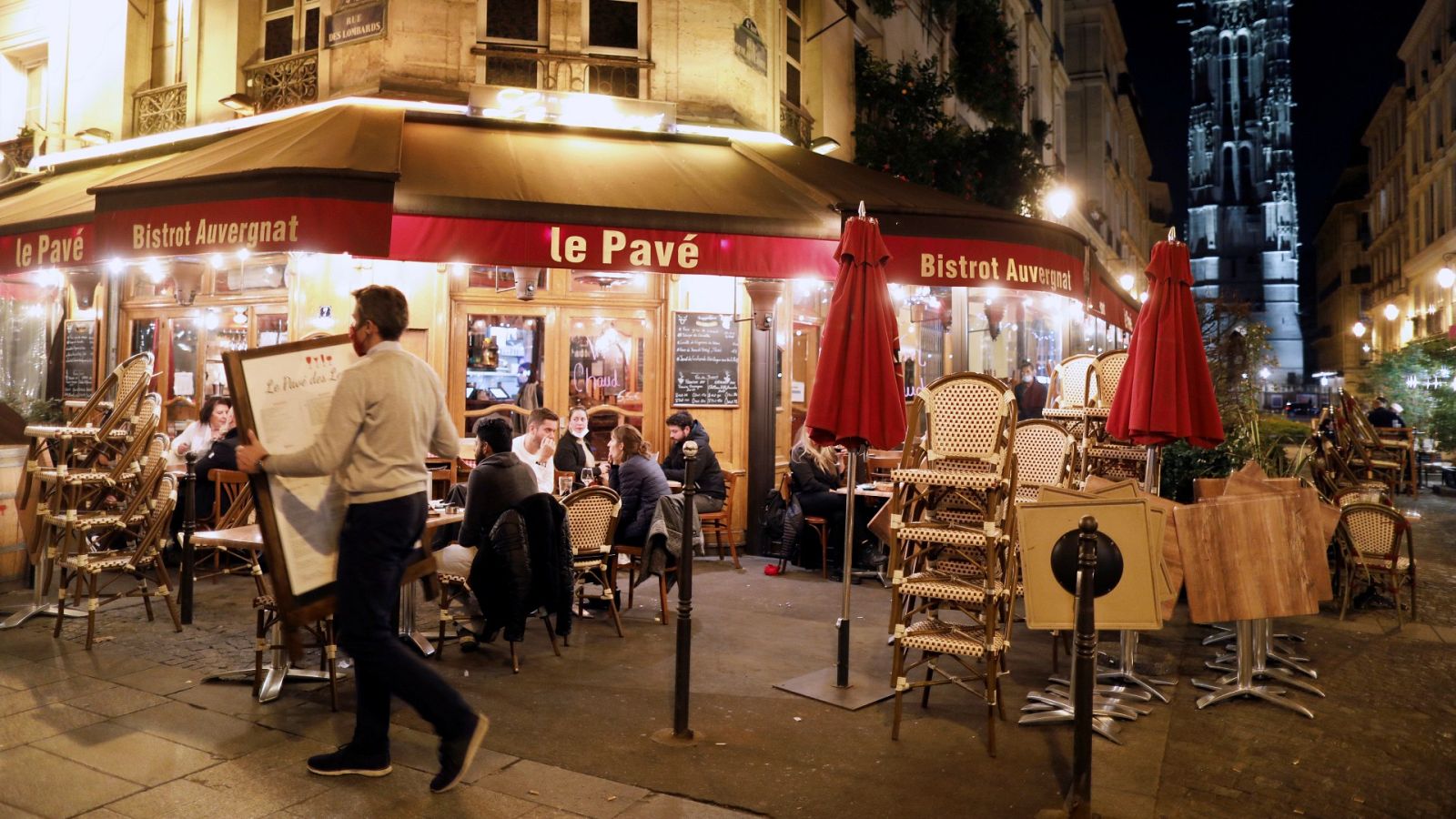 Francia extiende el toque de queda