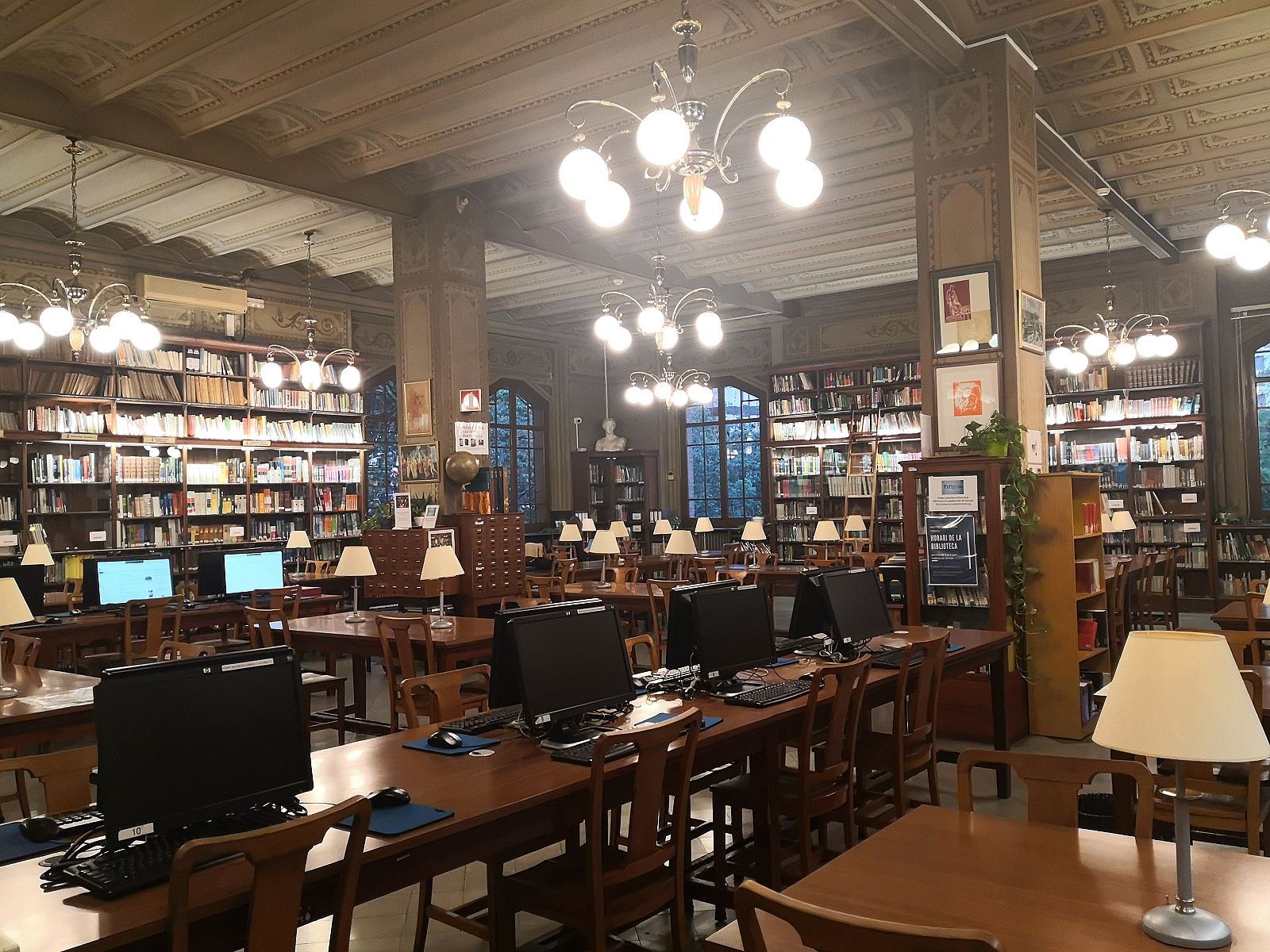 ctv-umz-escola-del-treball-biblioteca