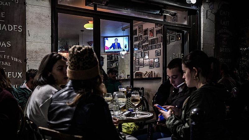 Francia impone un nuevo confinamiento nacional hasta el 1 de diciembre para contener la COVID-19
