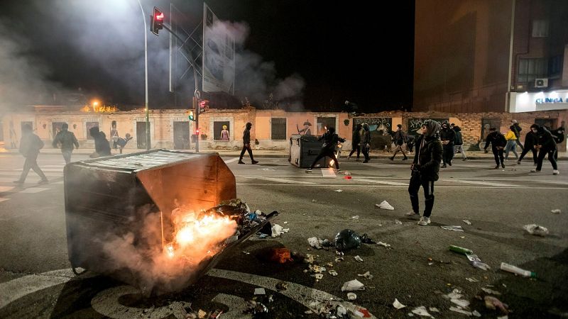 Disturbios en Burgos tras una concentración en contra del confinamiento perimetral en Castilla y León
