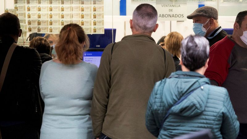 Las restricciones de movimiento hacen que este año compremos menos Lotería de Navidad