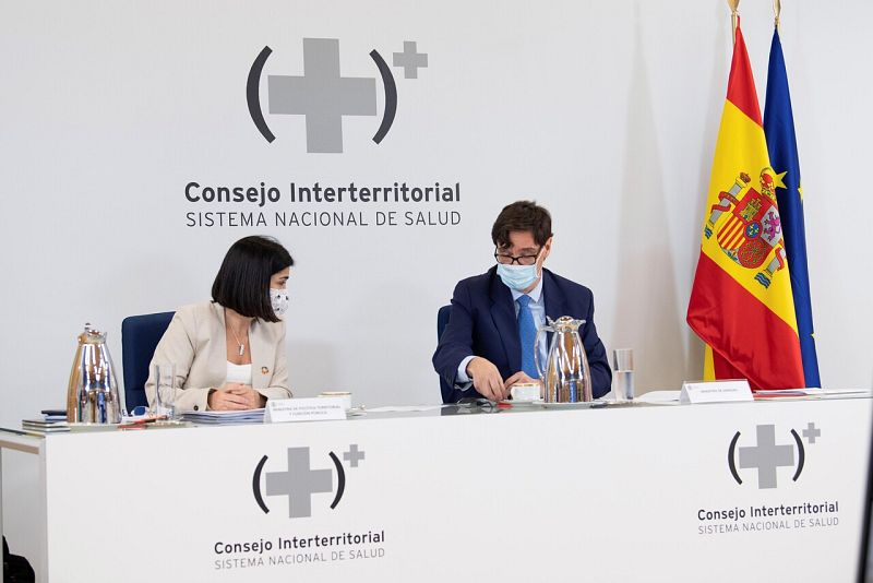 Gobierno y comunidades establecen "entre dos y tres semanas" para evaluar un posible confinamiento domiciliario