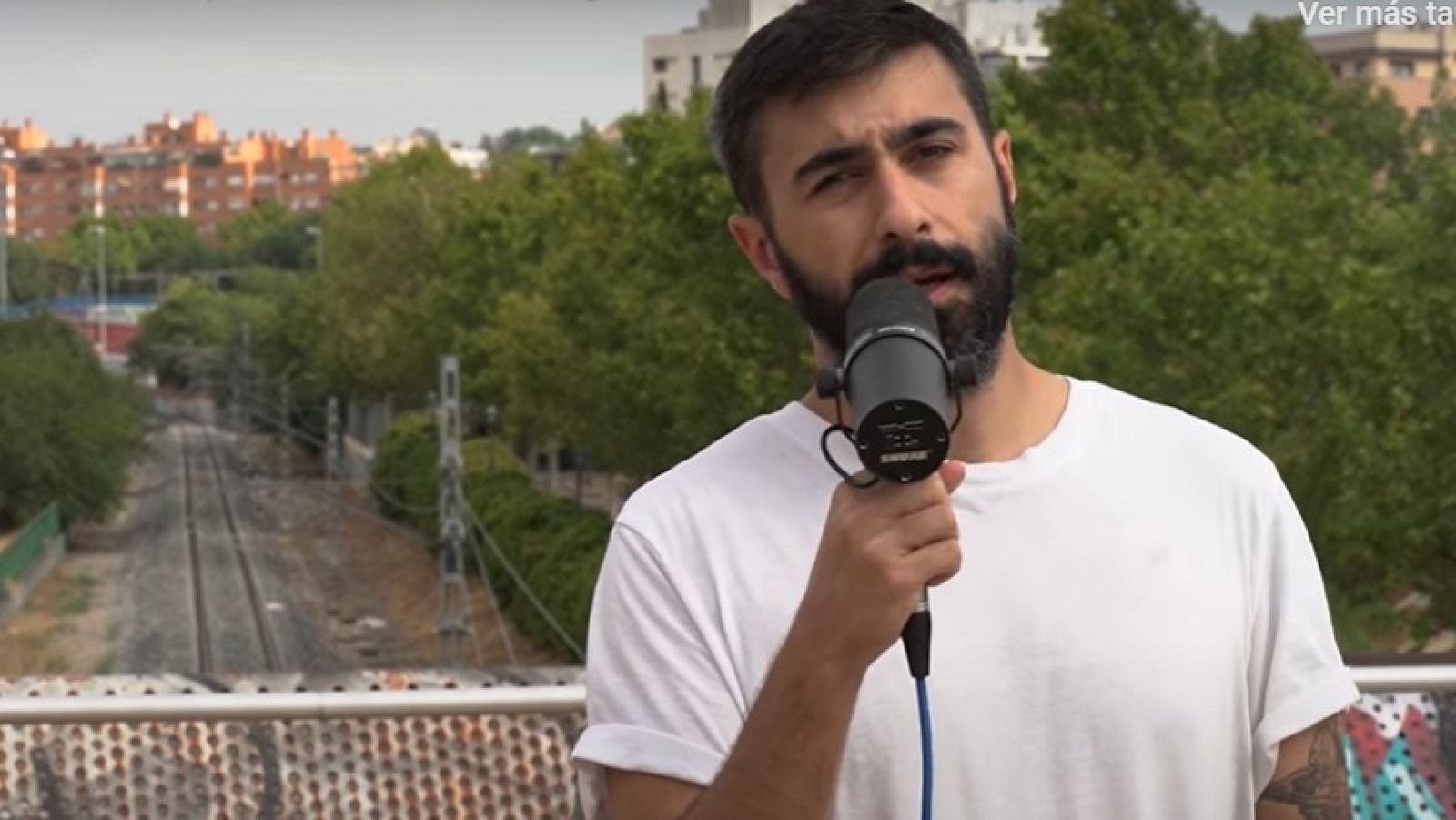 Rayden en el vídeoclip de "Si se calla el cantor"