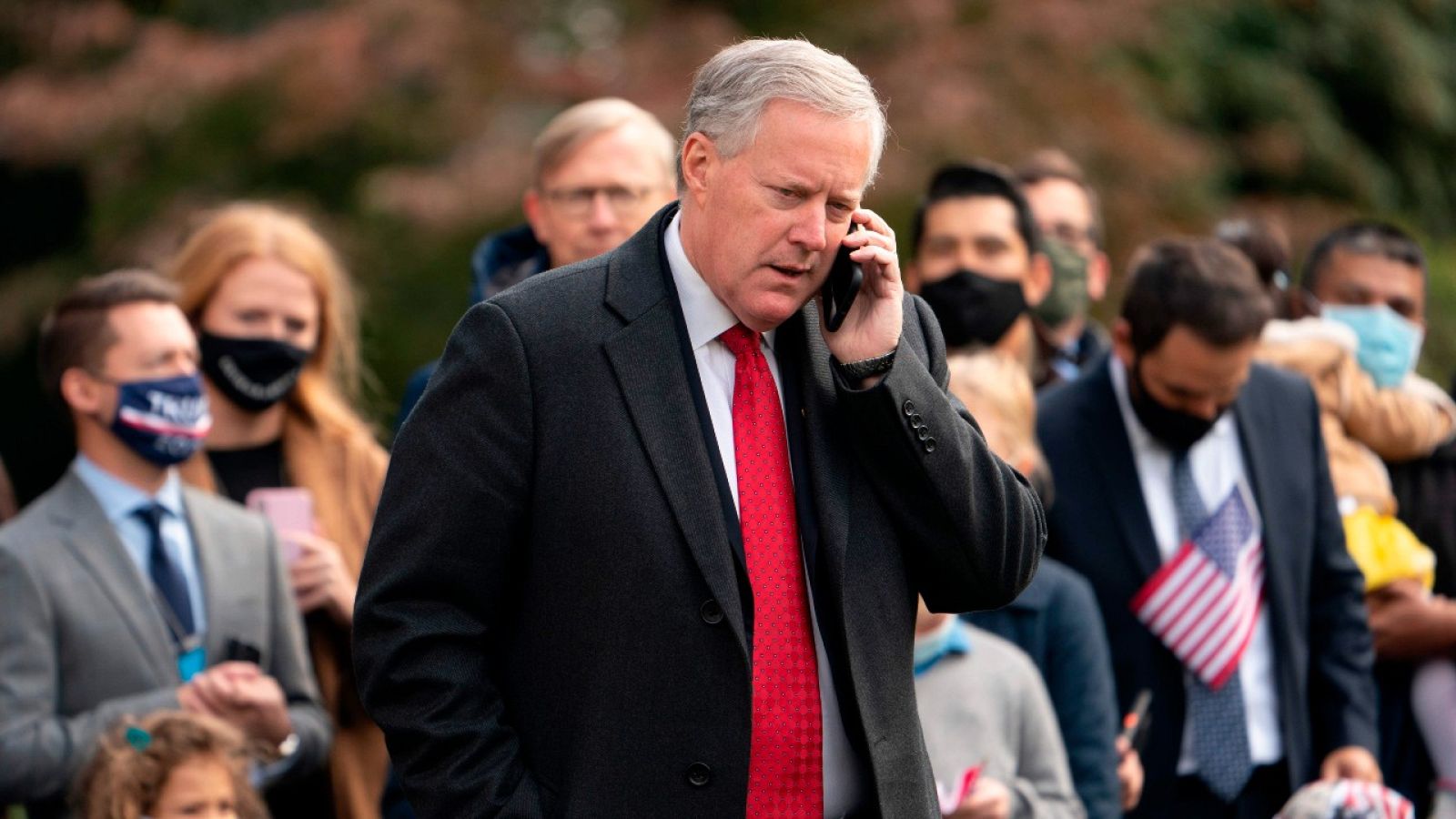 El jefe de gabinete de Trump, Mark Meadows, da positivo junto a cuatro asesores por coronavirus