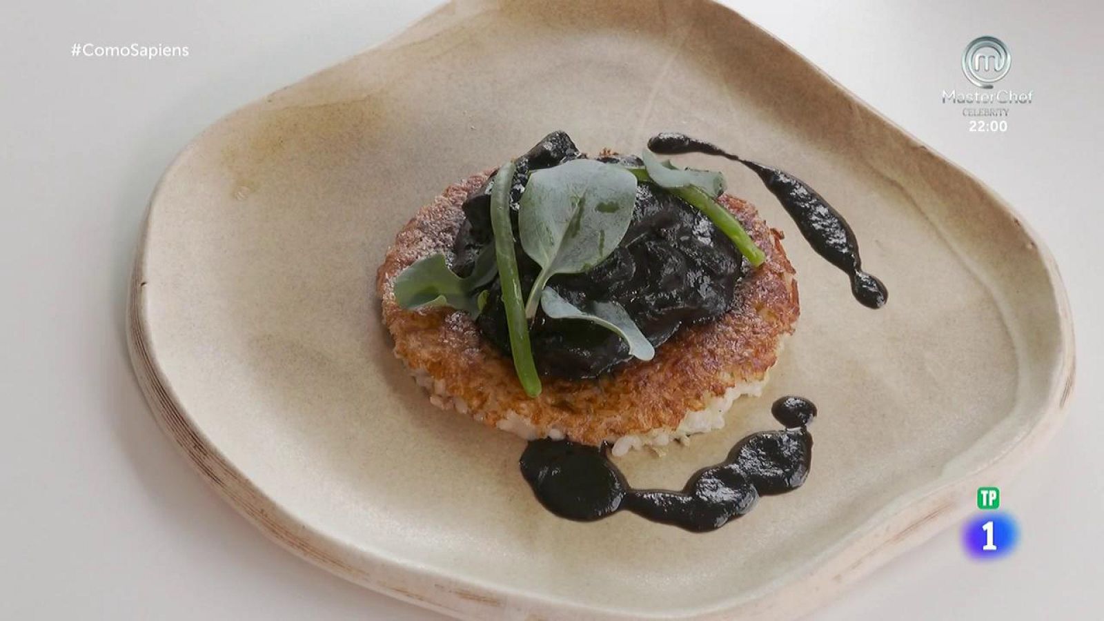 Cocina de vanguardia: chipirones en su tinta y socarrat risotto con Idiazabal