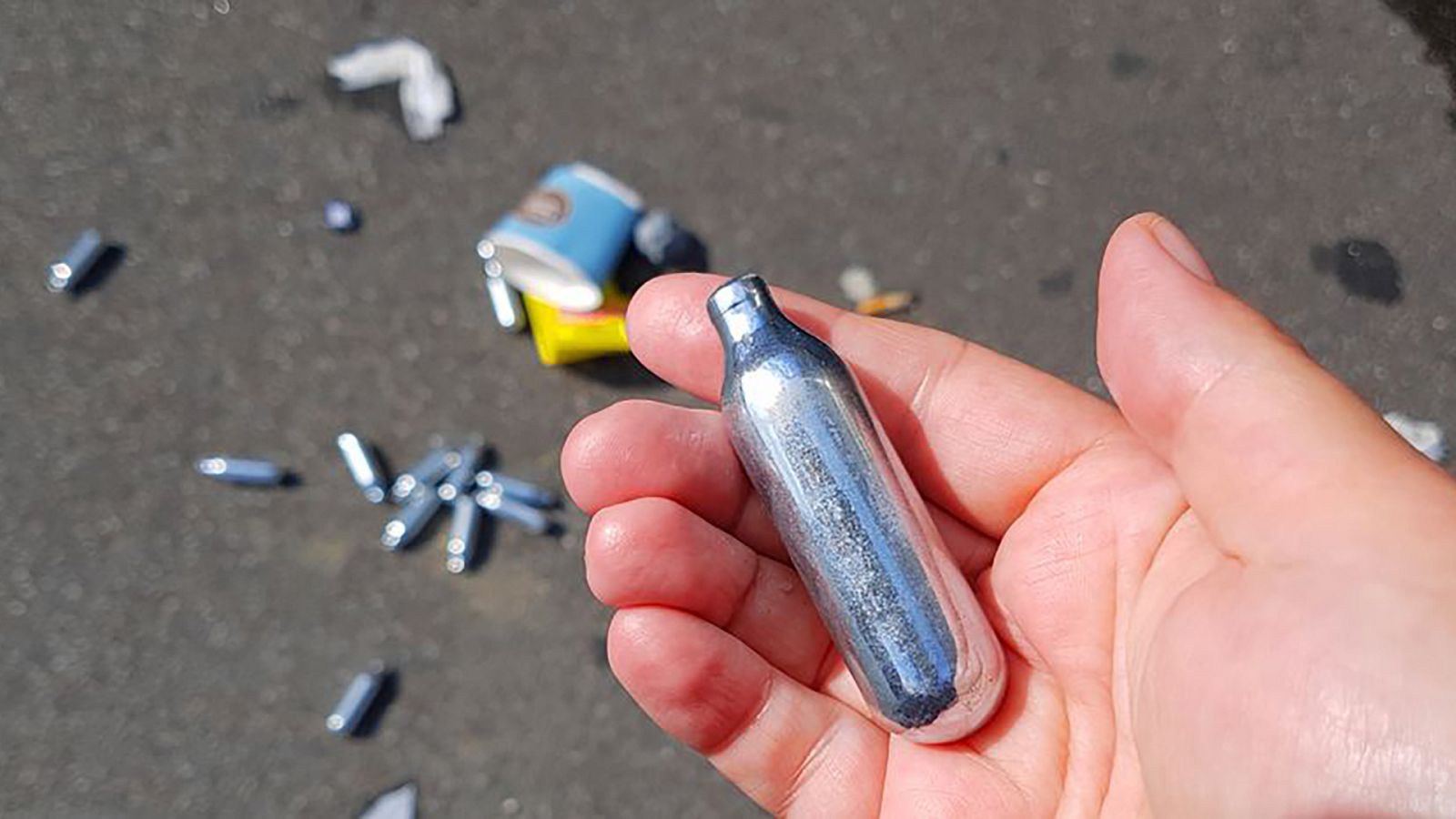 Óxido nitroso, más conocido como gas de la risa