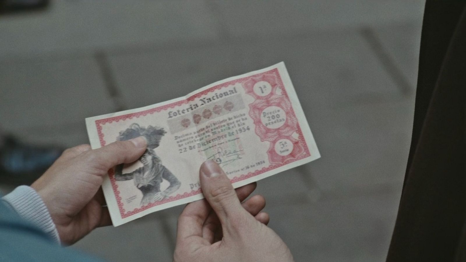 El anuncio de la Lotería de Navidad en radio y la tradición de compartir un décimo