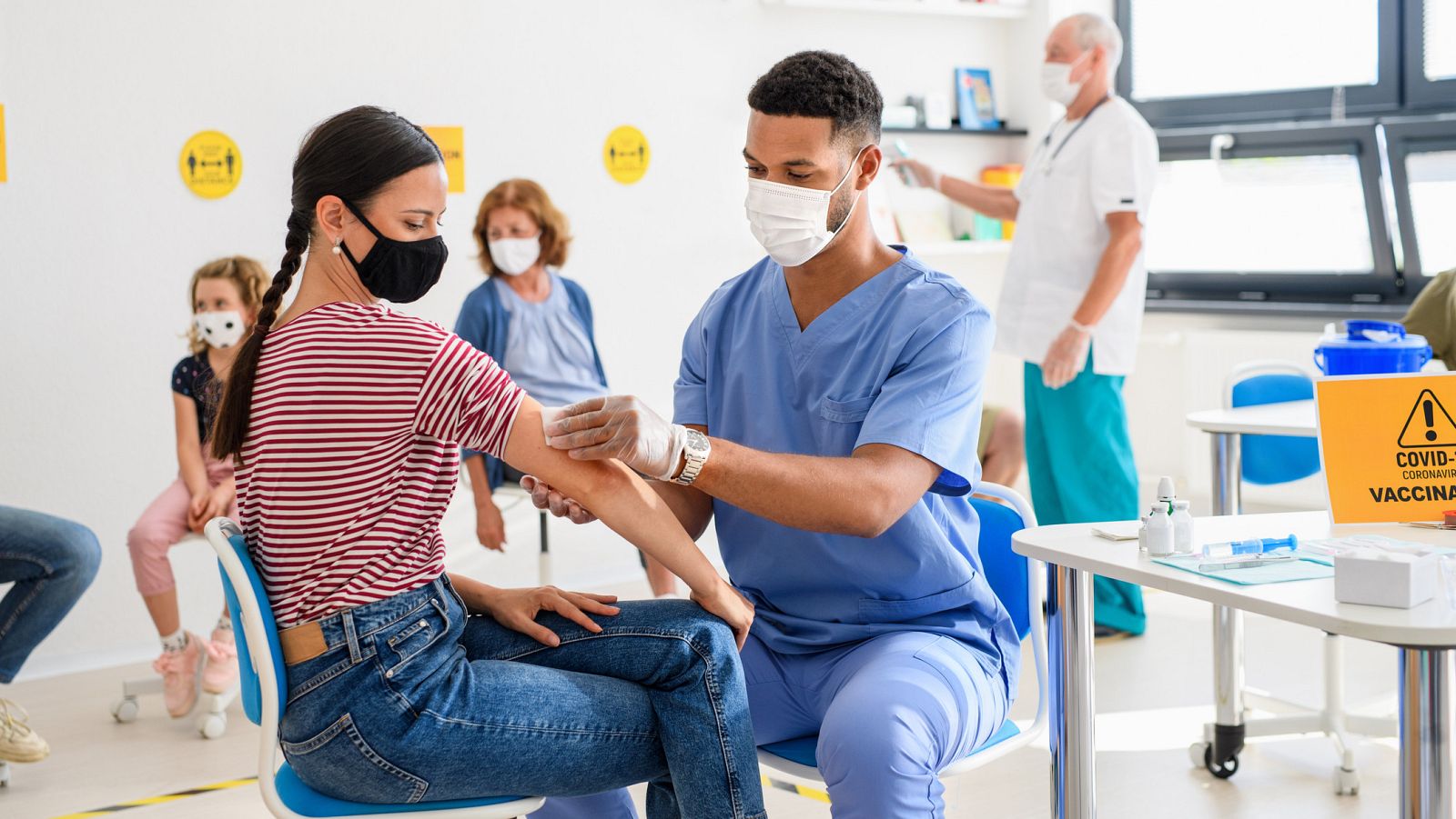 Muchos se preguntan si existe base legal para obligar a los ciudadanos a vacunarse.