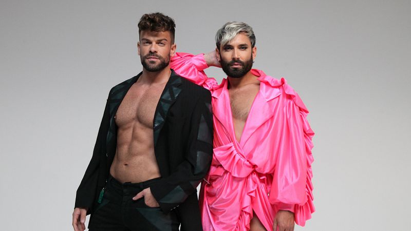 Ricky Merino y Conchita Wurst unen sus voces contra la homofobia en "Smalltown boy"