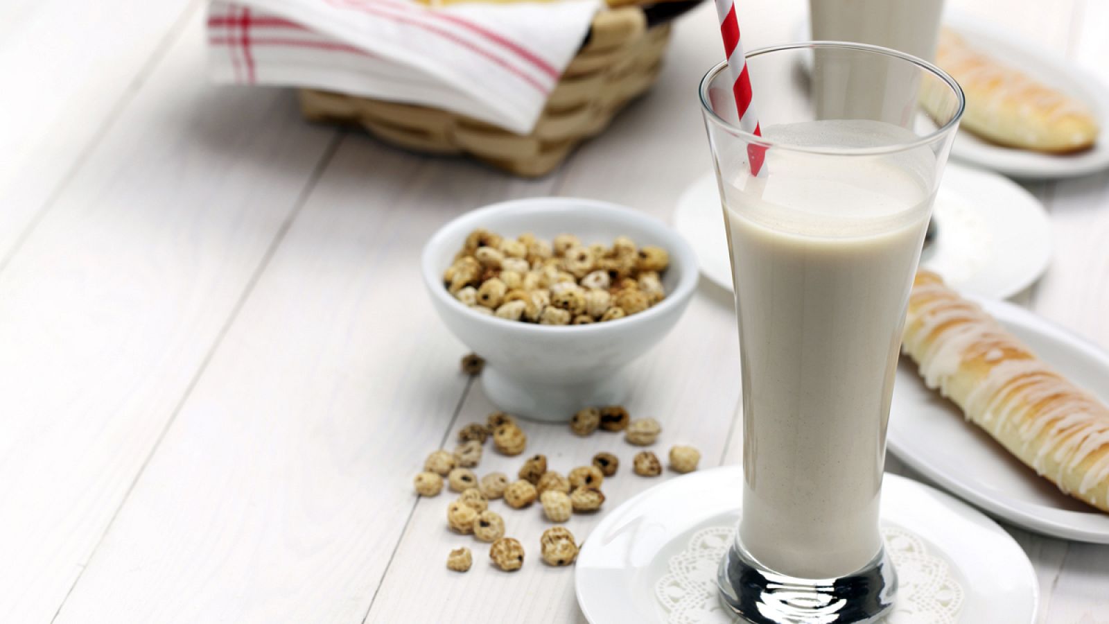 Horchata de chufa con fartons