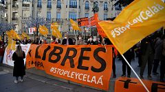 La escuela concertada se concentra frente al Congreso contra la 'ley Celaá' a la que tachan de "fraude" y "chapuza"