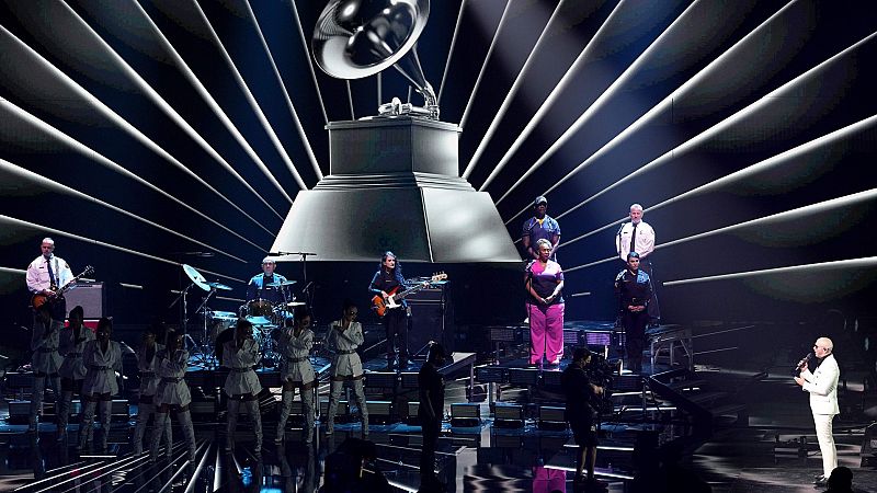 Alejandro Sanz, René y Natalia Lafourcade triunfan en los Grammy Latinos