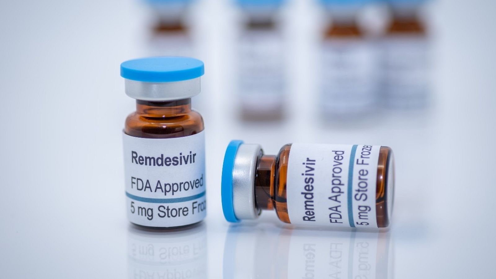 Imagen de archivo de un envase etiquetado con el nombre del antiviral redemsivir