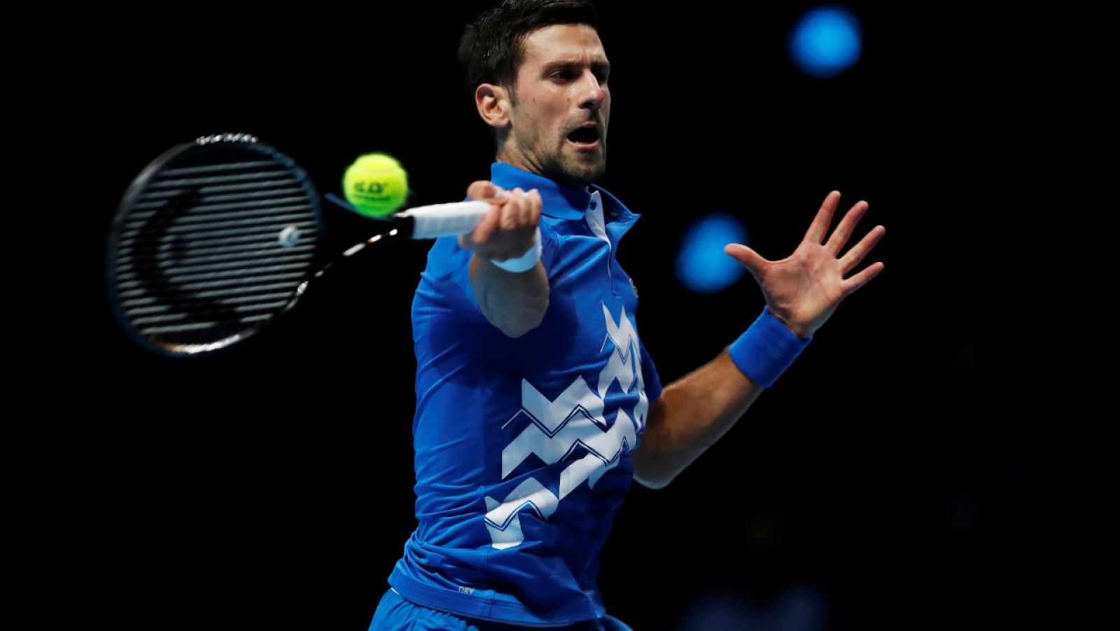 Djokovic supera a Zverev y se cita con Thiem en las semifinales de Londres