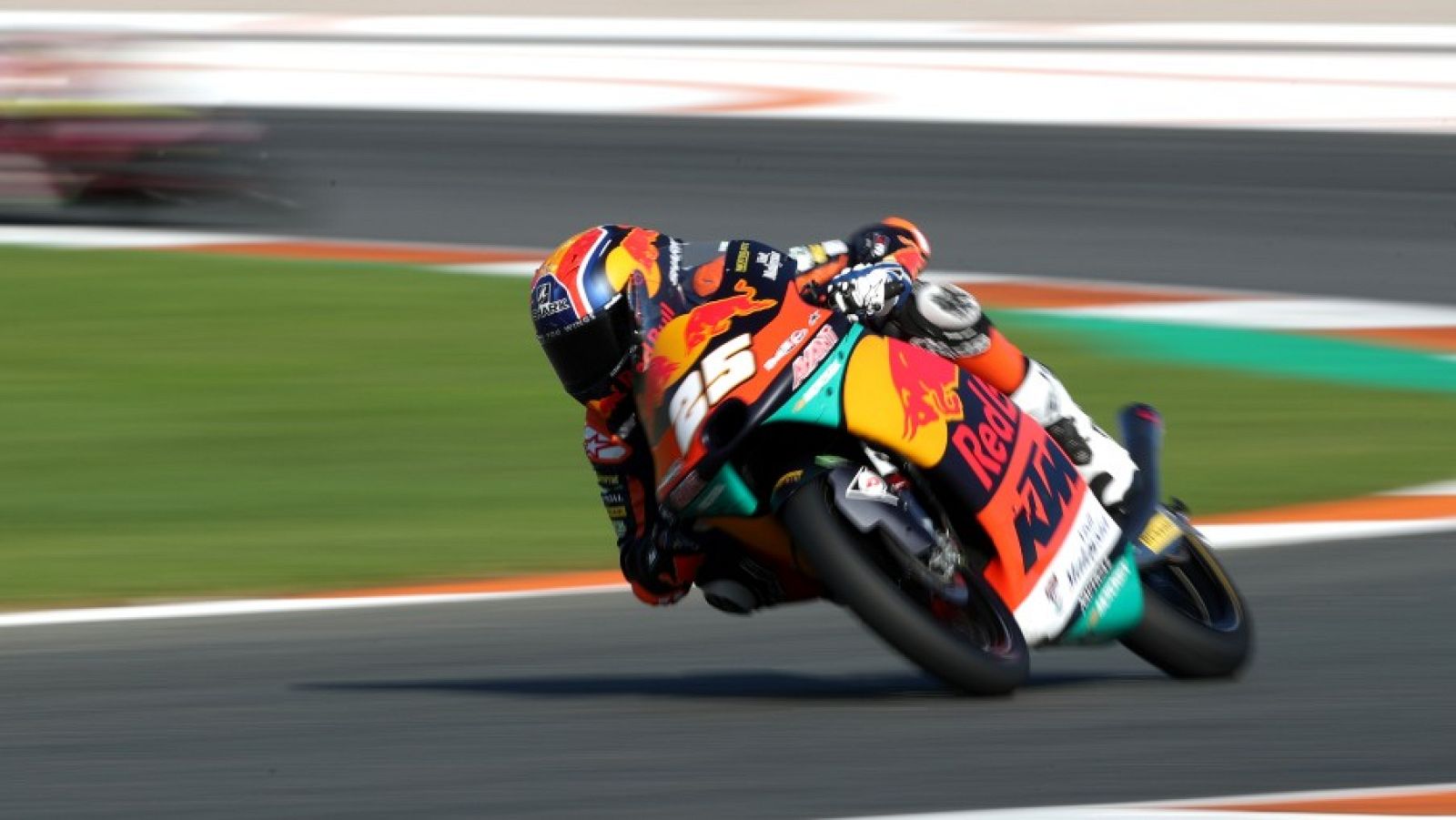 Raúl Fernández logra la pole en Moto3 tras confirmarse su salto a Moto2 en 2021