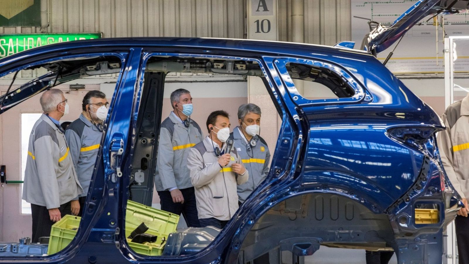 El consejero delegado del grupo Renault, Luca De Meo, durante una visita a una de sus plantas