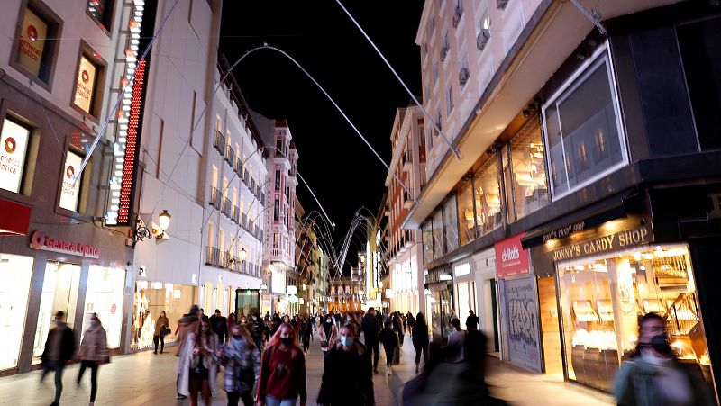 El plan del Gobierno para la Navidad: cenas de seis personas y toque de queda a la 1 en Nochebuena y Nochevieja
