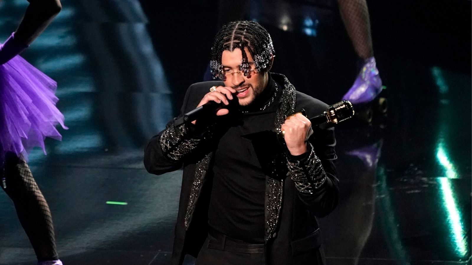 Bad Bunny en la actuación de los Billboard Music Awards