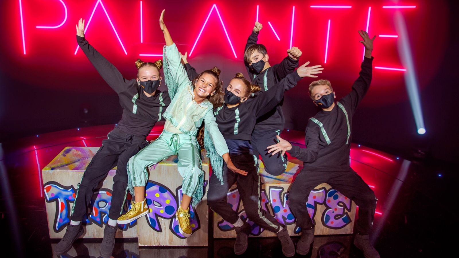 Soleá y sus bailarines, sobre el escenario de Eurovisión Junior