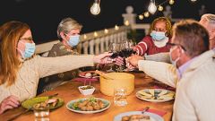 Por qué los científicos desaconsejan las reuniones navideñas: cinco recomendaciones que debes saber