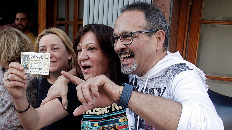 Claves para compartir décimos de Lotería de Navidad de forma segura 