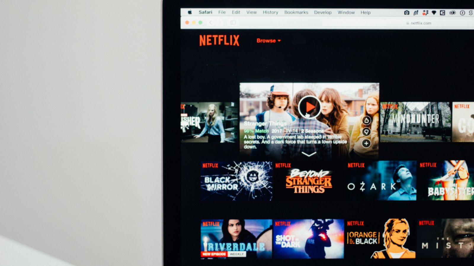 El creador de 'Black Mirror' confirma un documental sobre 2020