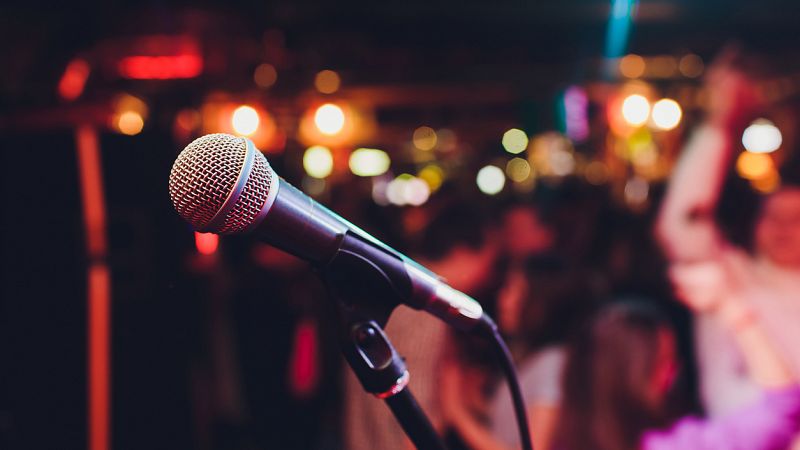Karaokes en silencio al borde de la extinción por la pandemia: "Estamos en la ruina"