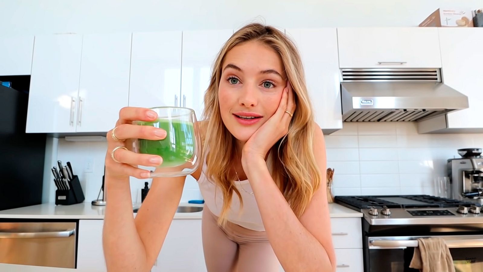 La modelo Sanne Vloet en su vídeo What I eat in a day