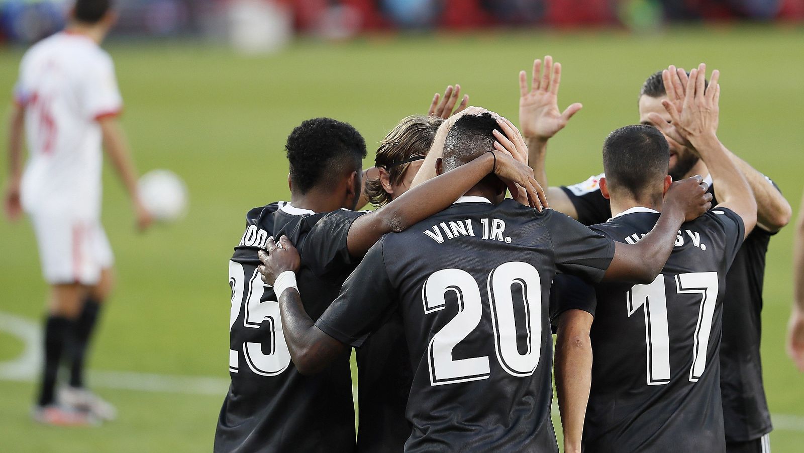 Los jugadores del Real Madrid celebran el gol en el Sánchez Pizjuán.