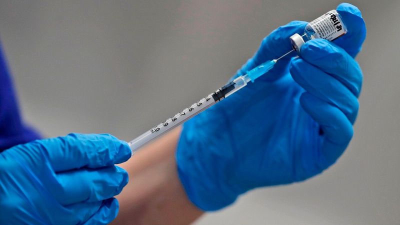 Un estudio independiente confirma que la vacuna de Oxford es segura y tiene, al menos, un 70% de eficacia media