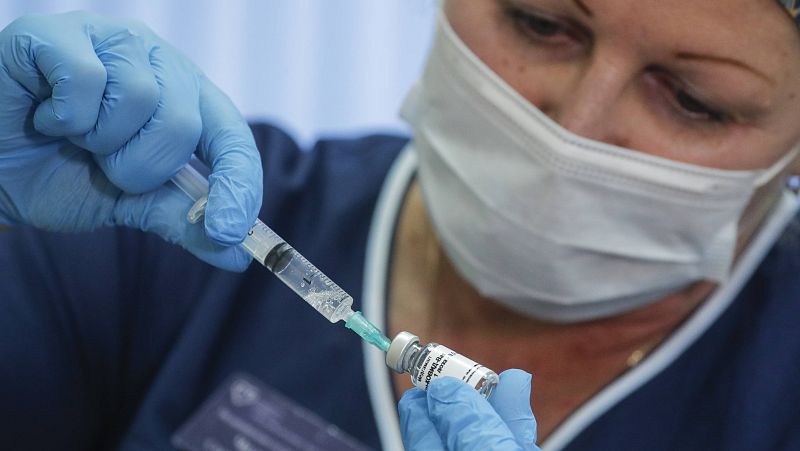 Tímida acogida del plan de vacunación de Putin por la desconfianza de los rusos ante la Sputnik V