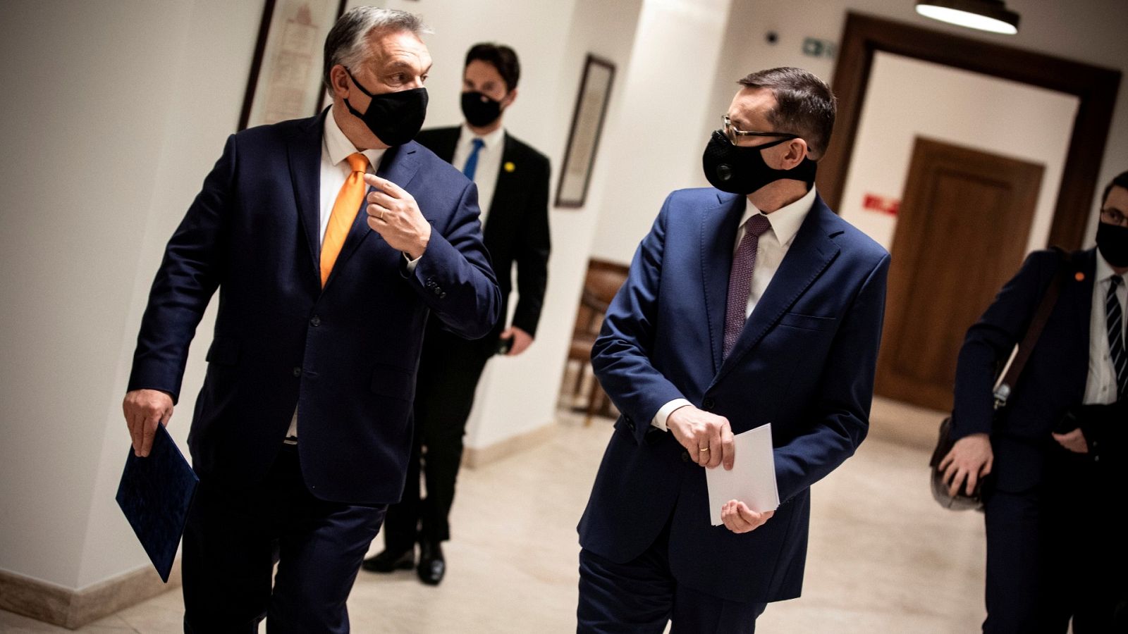 Los primeros ministros de Polonia y Hungría