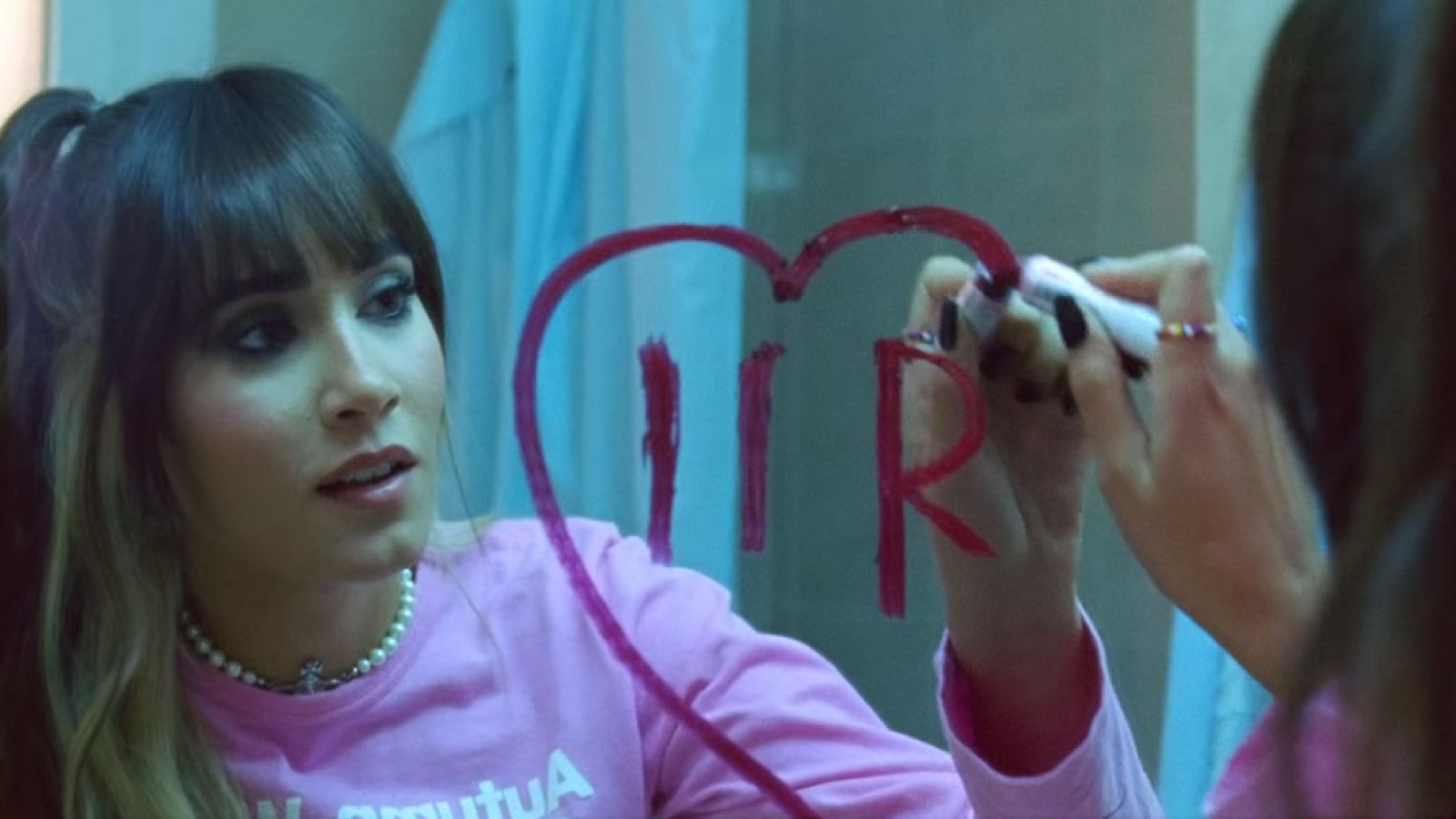 Aitana Ocaña durante el videoclip de "11 Razones"