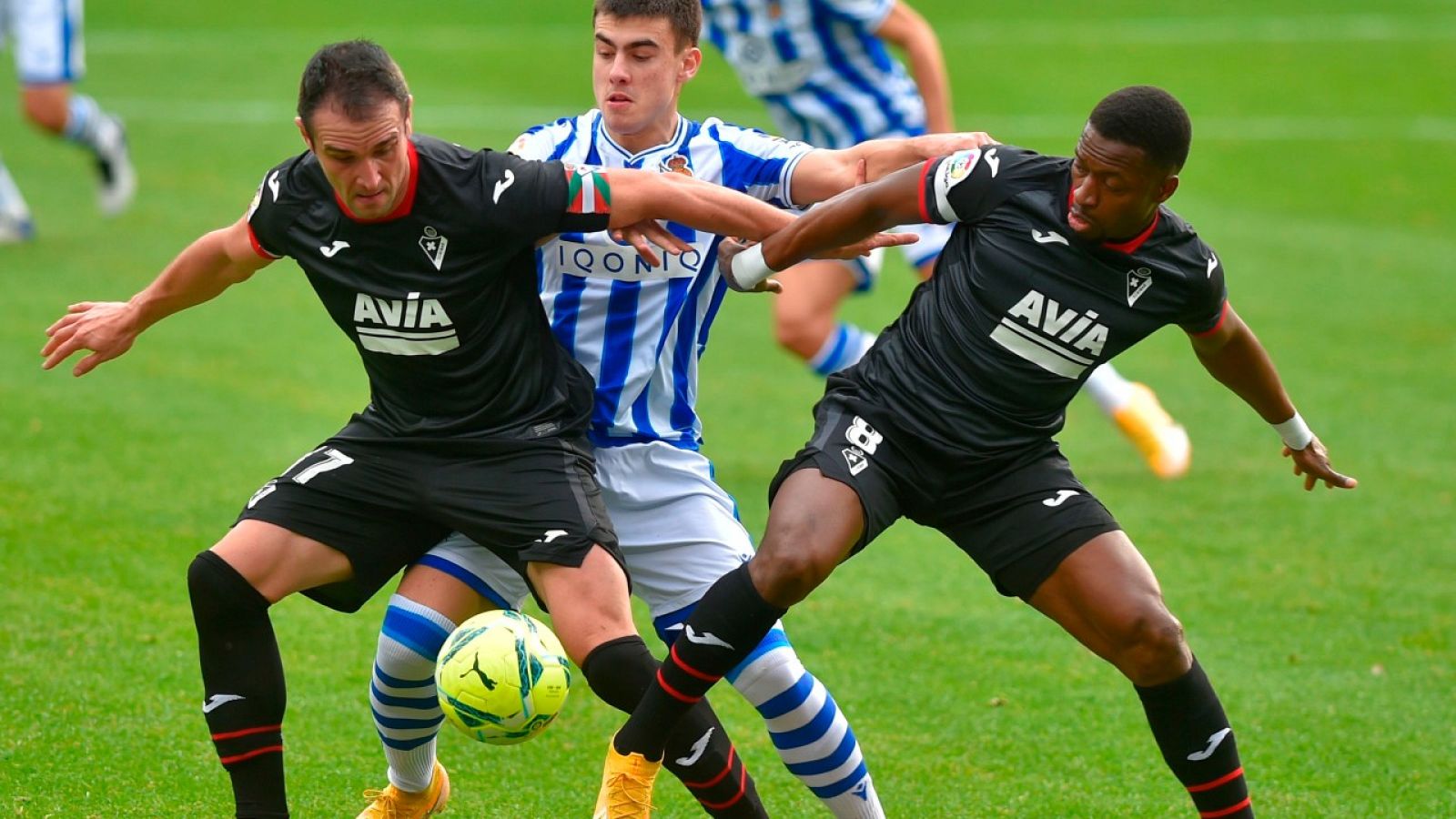 La Real Sociedad recupera el liderato a pesar del empate ante el Eibar