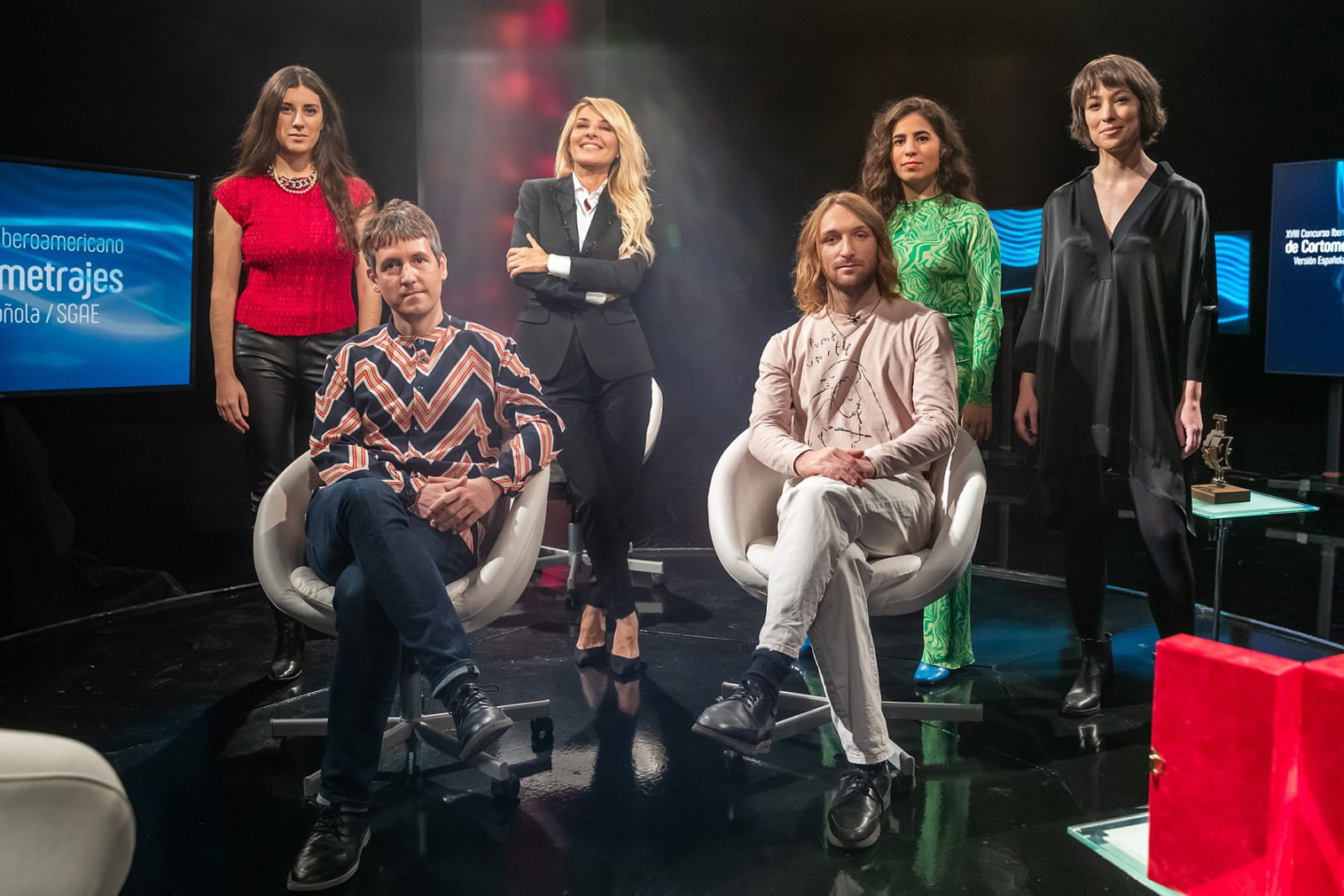 Foto de familia de los premiados