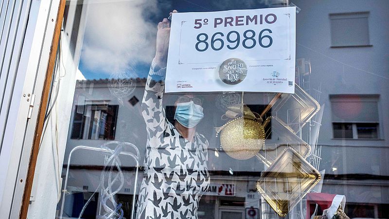 Los quintos premios, 86.986, 37.023, 19.371, 49.760, 55.483, 28.674, 43.831 y 31.617, abren y cierran el sorteo