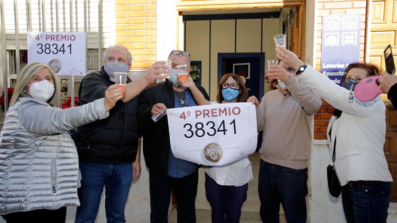 El 75.981 y el 38.341, los dos cuartos, reparten suerte en Vigo, Cambados, Valencia y San Pedro del Pinatar.