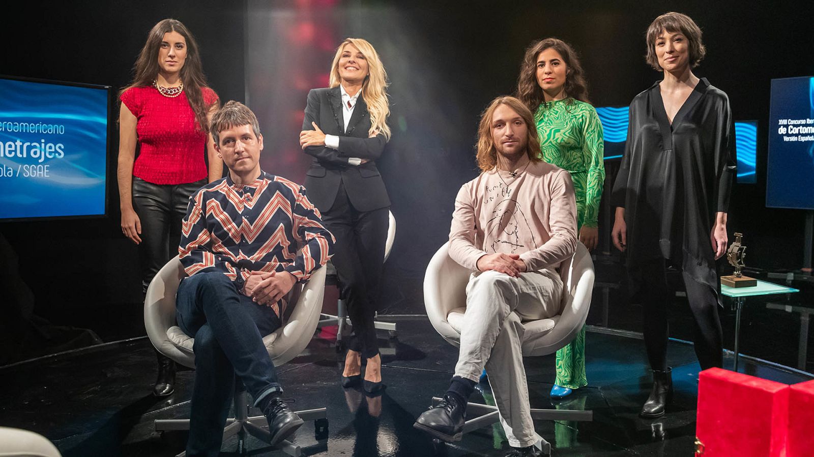 Irene Moray, Cayetana Guillén Cuervo, Elena Martín, Lúa Testa, Enrique Buleo y Max Grosse Majench