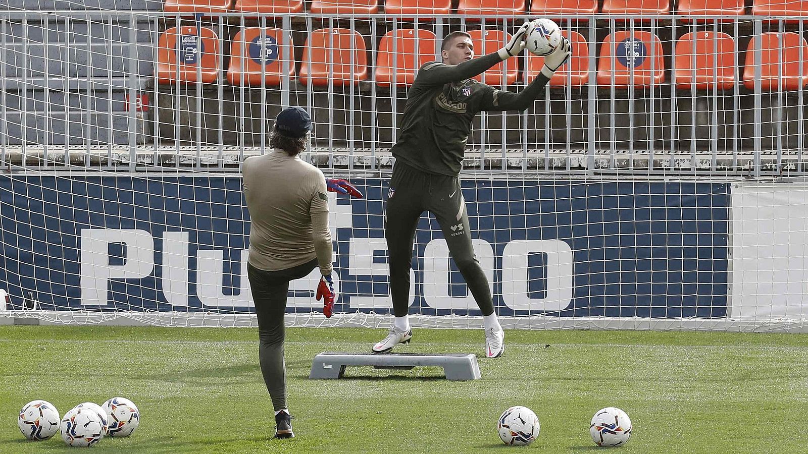 El portero croata del Atlético Grbic da positivo por coronavirus