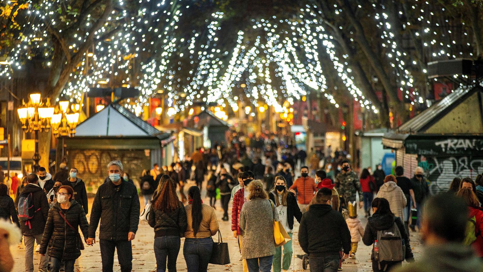 Ambiente navideño en las Ramblas de Barcelona