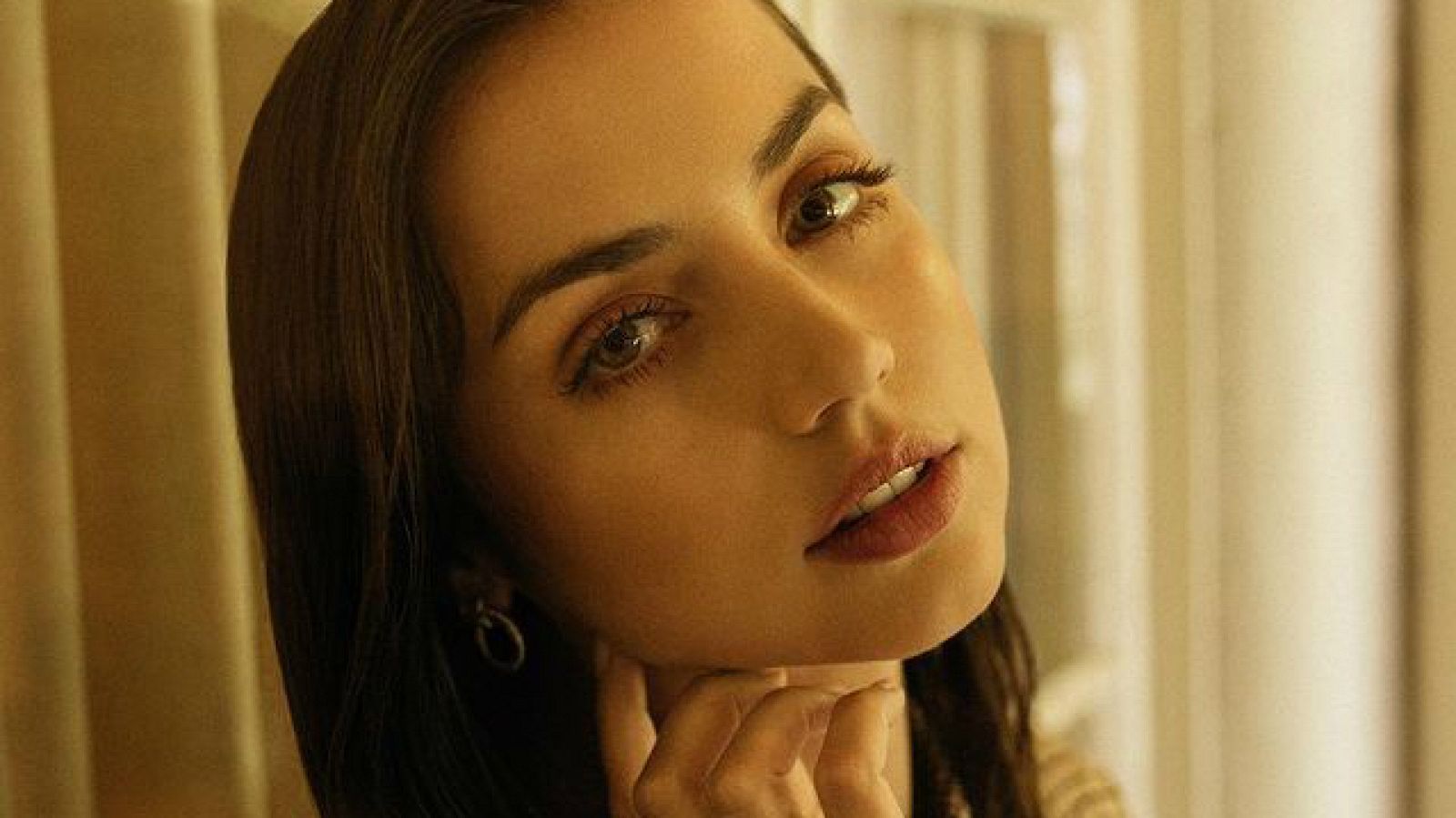 Ana de Armas estrena 2021 con un corte de pelo que será tendencia