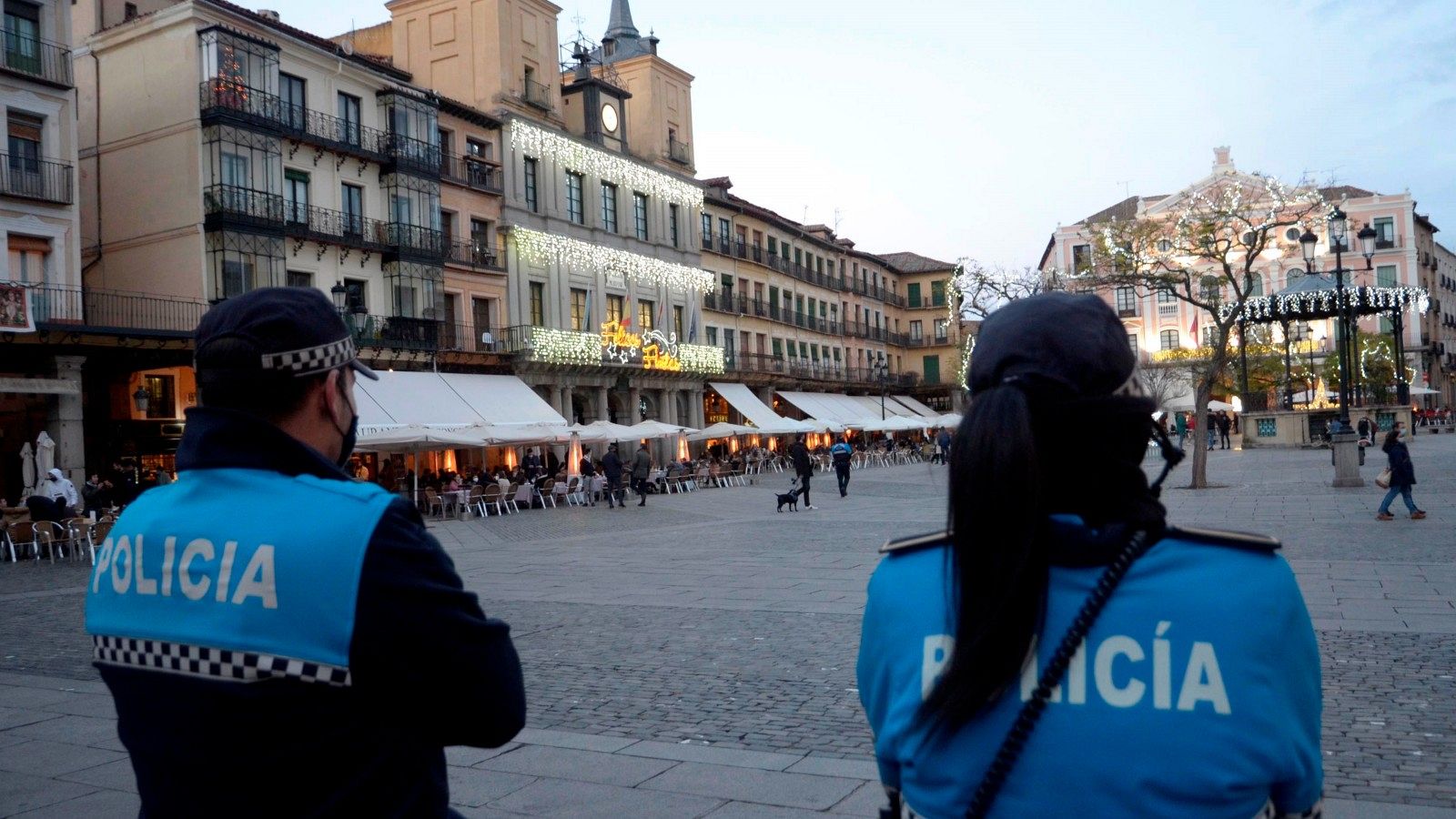 Efectivos de la Policía Local de Segovia en la Plaza Mayor