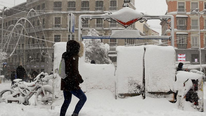 El temporal deja tres muertos, cinco provincias en alerta roja y colapsa Madrid con 60 centímetros de nieve