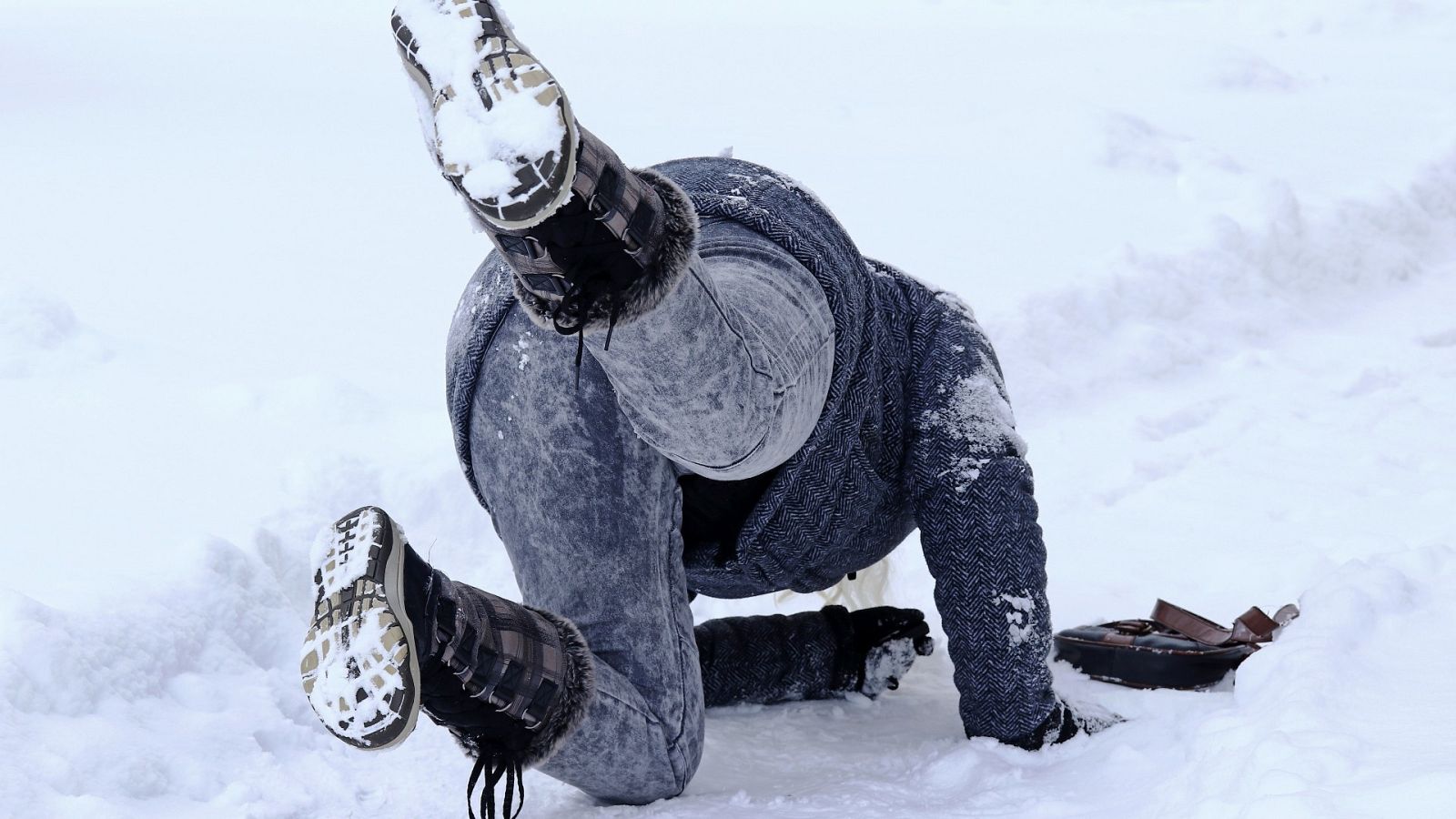 ¿Cómo evitar caídas por el hielo?